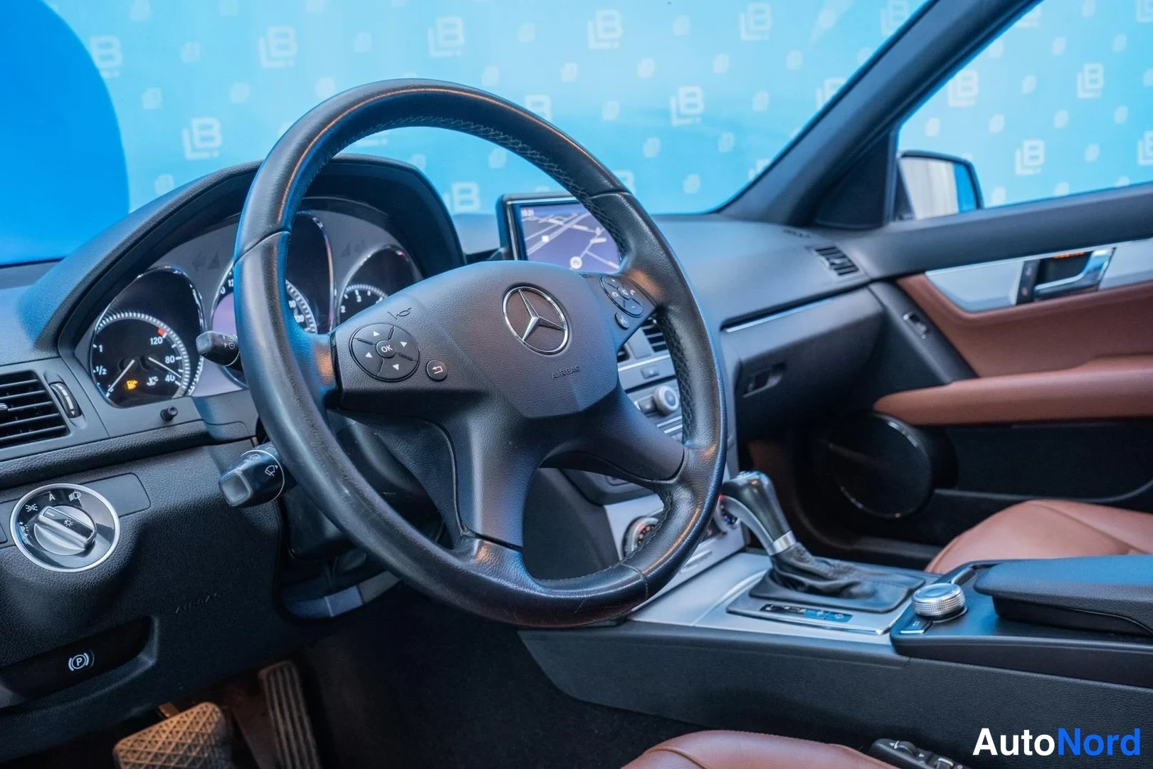 Grey Mercedes-Benz C 350 CDI 2011, cockpit, photo 7