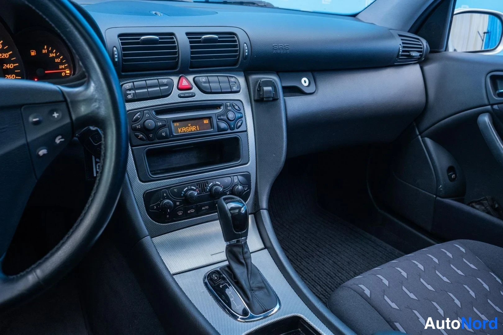 Silver Mercedes-Benz C 200 2004, cockpit, photo 9