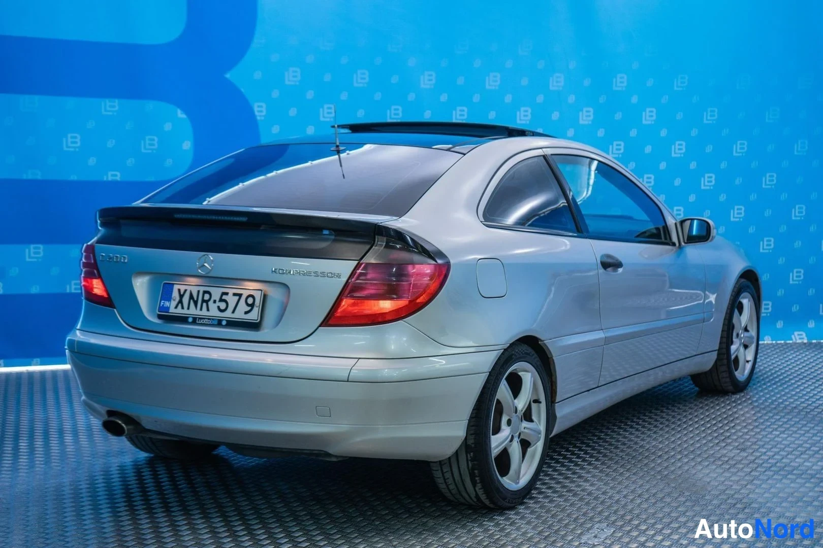 Silver Mercedes-Benz C 200 2004, rear three-quarter, photo 5