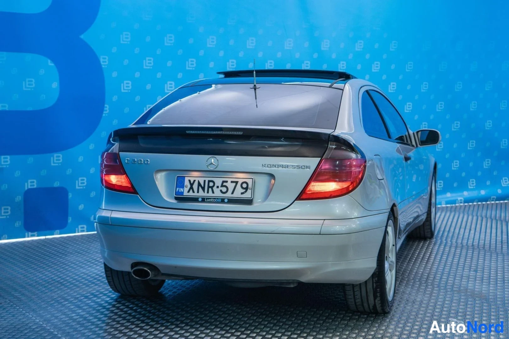 Silver Mercedes-Benz C 200 2004, rear, photo 6