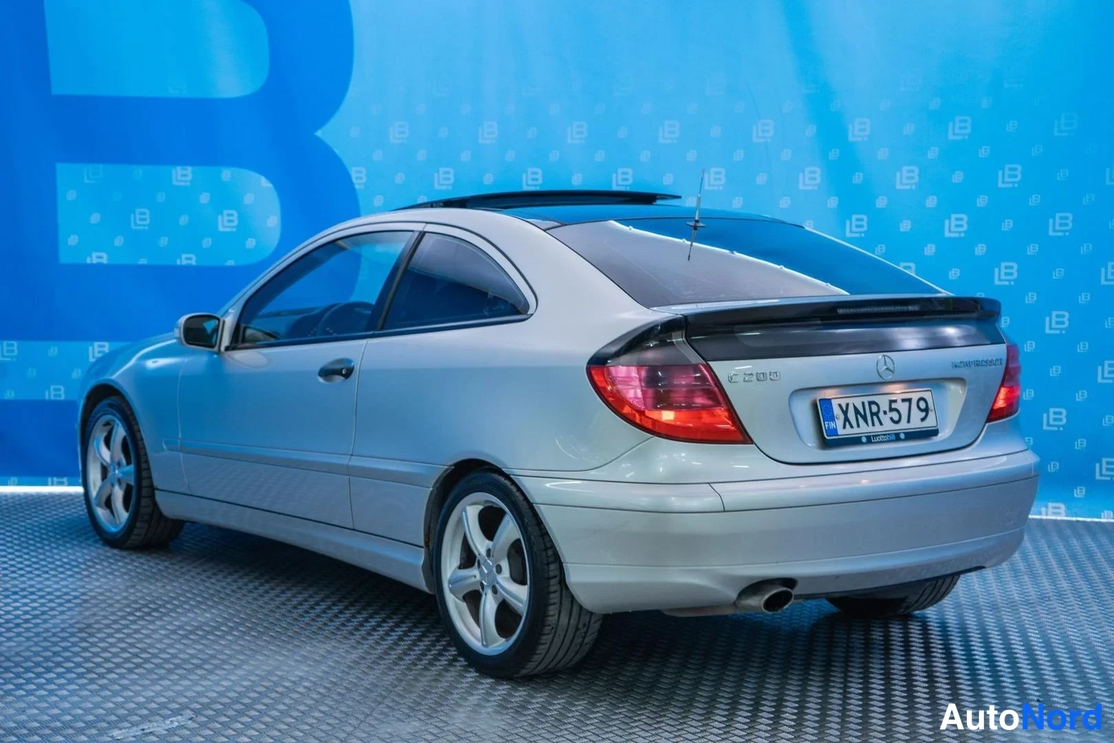 Silver Mercedes-Benz C 200 2004, rear three-quarter, photo 4