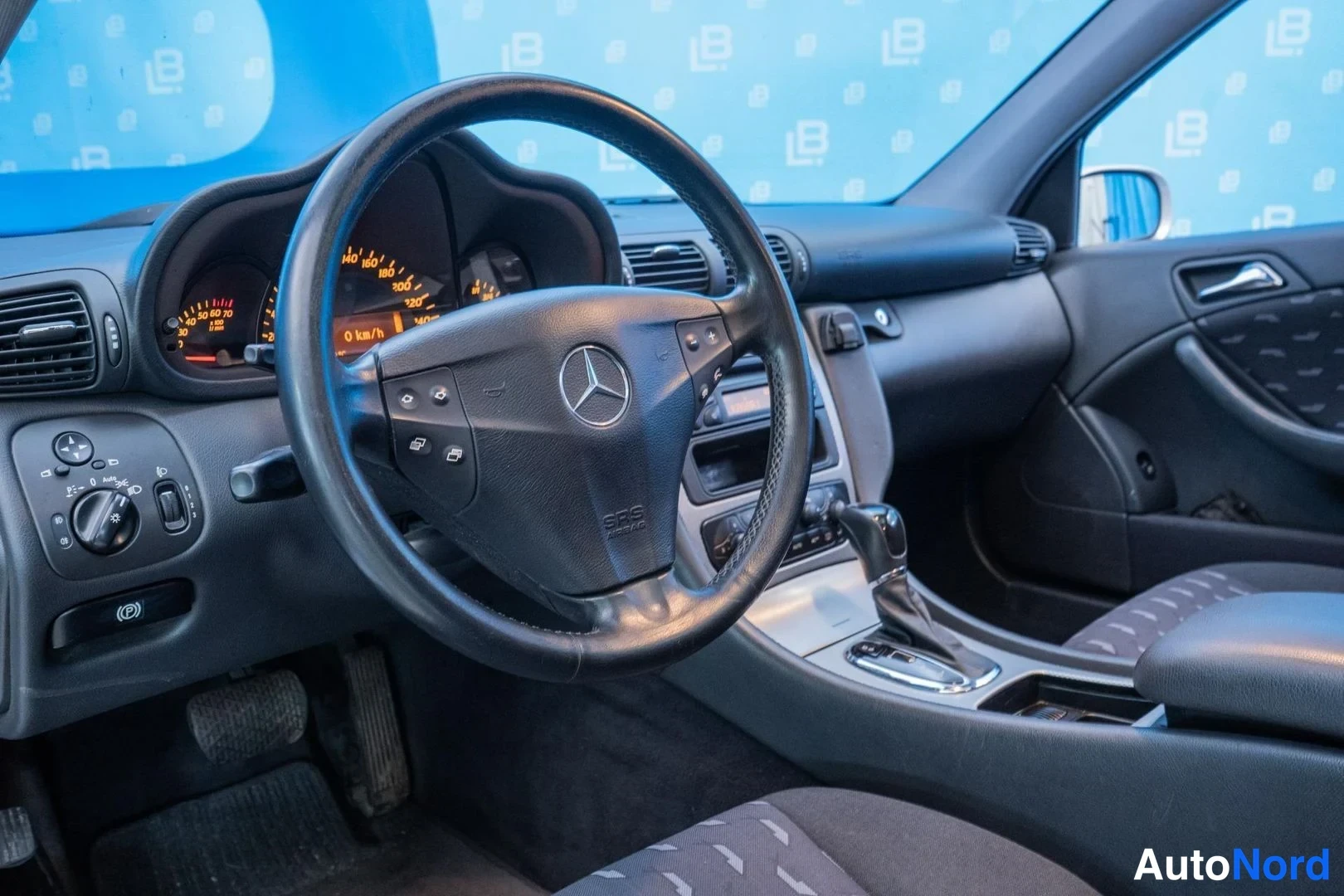 Silver Mercedes-Benz C 200 2004, cockpit, photo 7