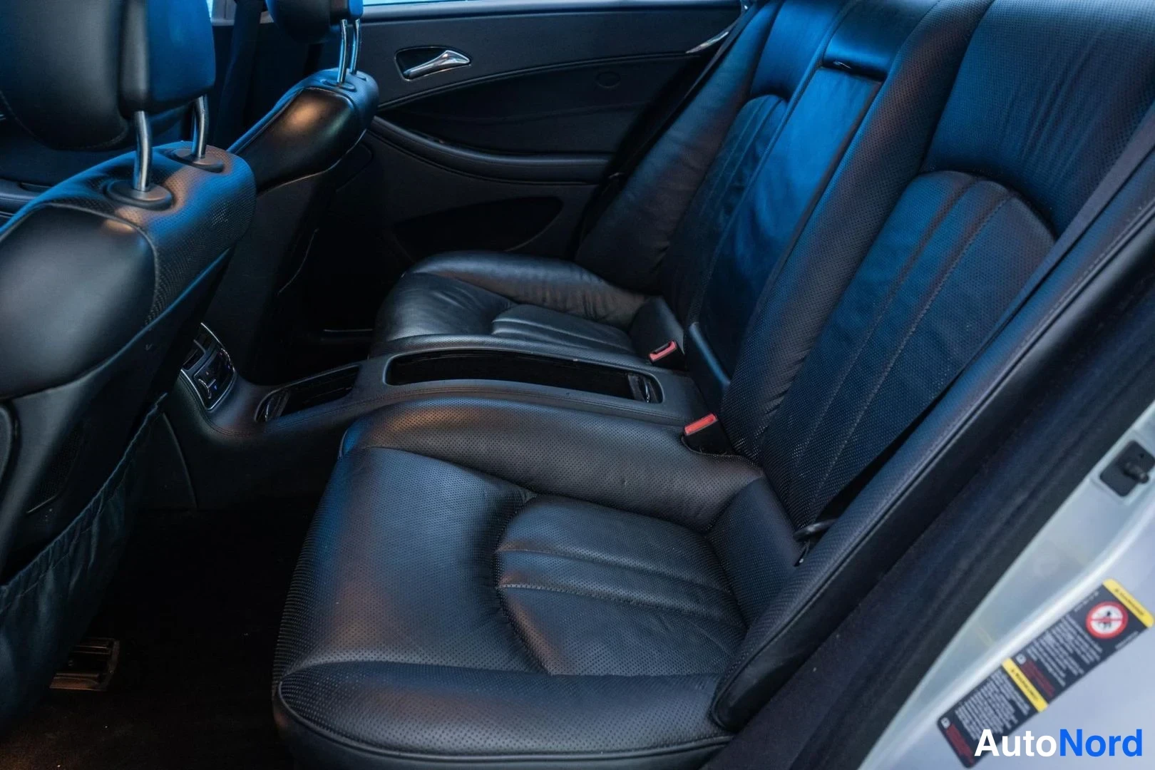 Silver Mercedes-Benz CLS 350 2005, rear seats, photo 12