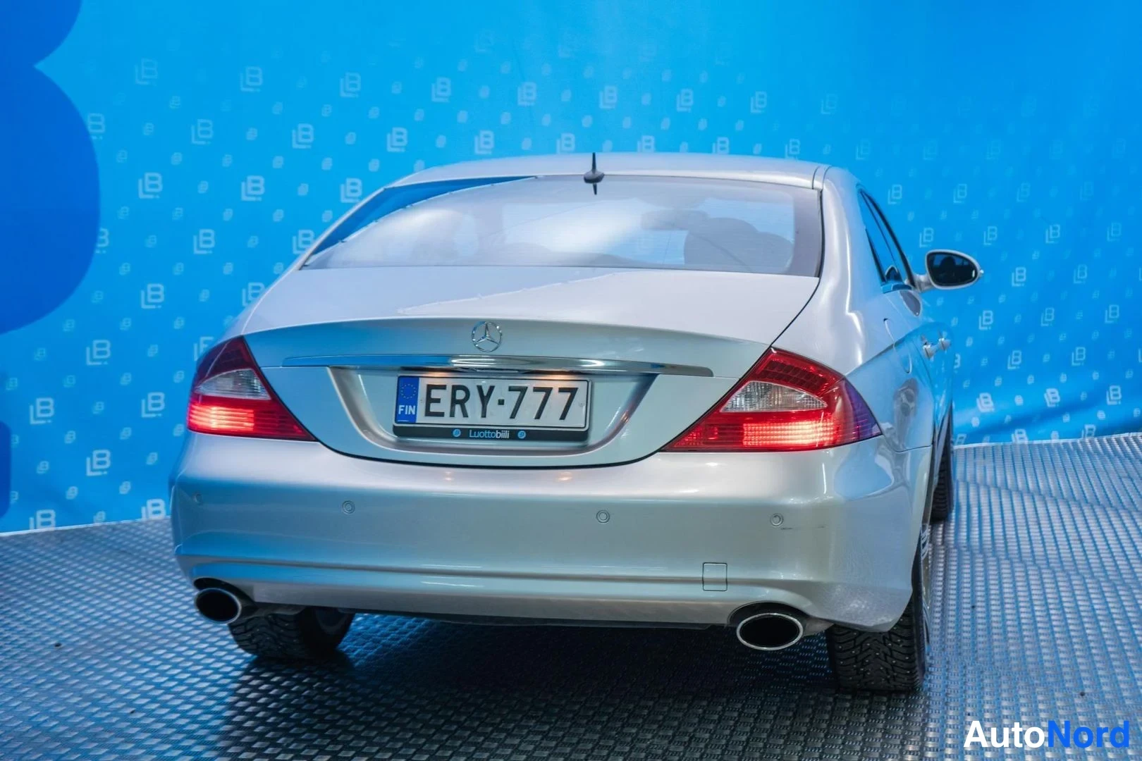 Silver Mercedes-Benz CLS 350 2005, rear, photo 6