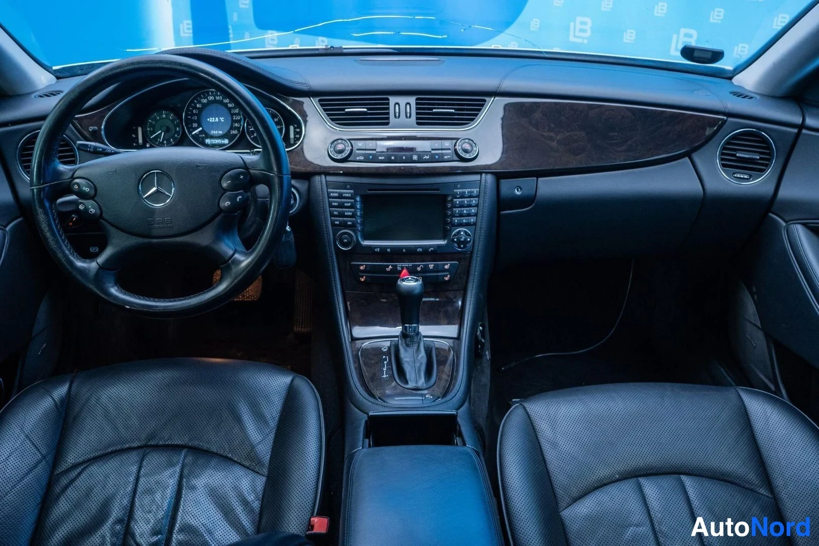 Silver Mercedes-Benz CLS 350 2005, cockpit, photo 7