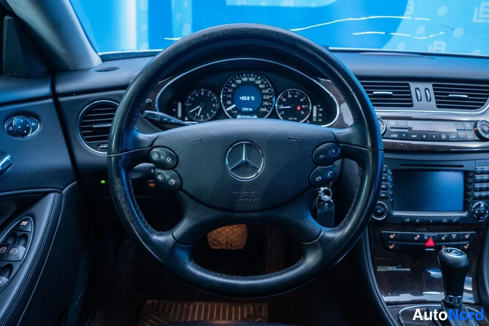 Silver Mercedes-Benz CLS 350 2005, cockpit, photo 8