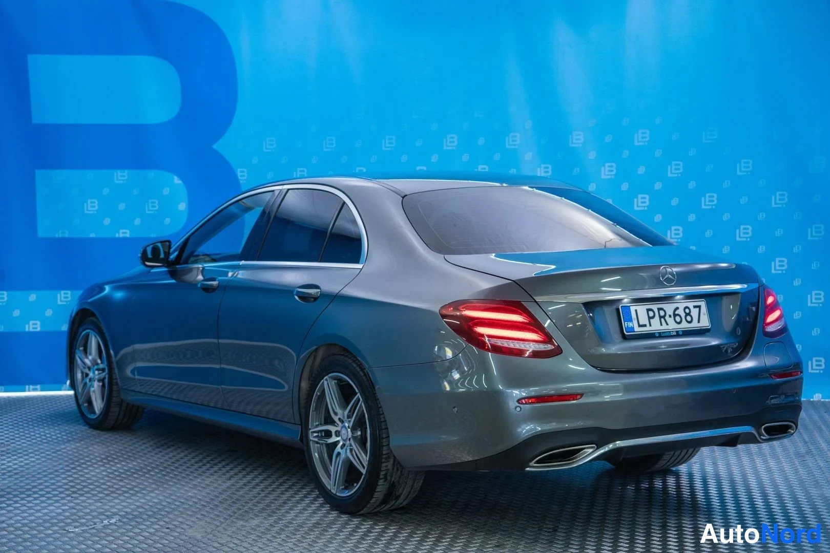Grey Mercedes-Benz E 350 e 2017, rear three-quarter, photo 5