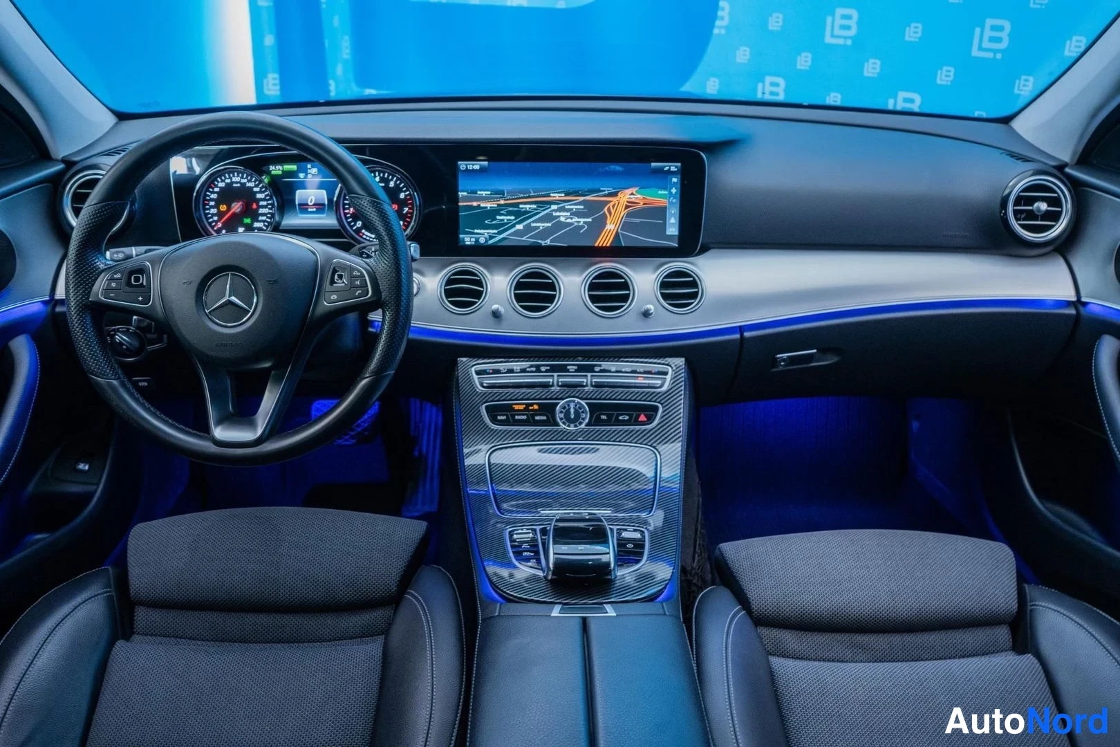 Grey Mercedes-Benz E 350 e 2017, cockpit, photo 9
