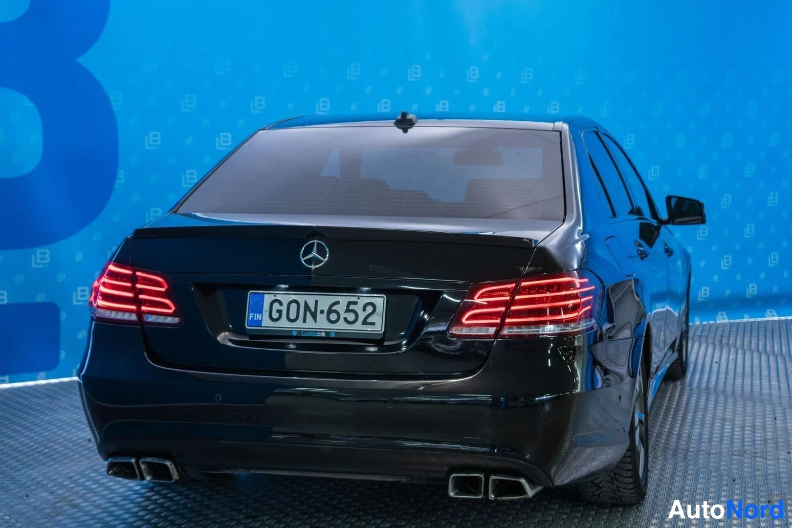 Black Mercedes-Benz E 200 CDI 2014, rear three-quarter, photo 6