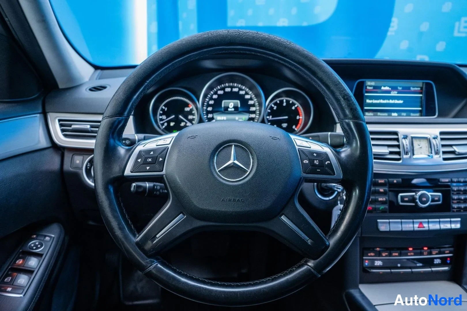 Black Mercedes-Benz E 200 CDI 2014, cockpit, photo 7