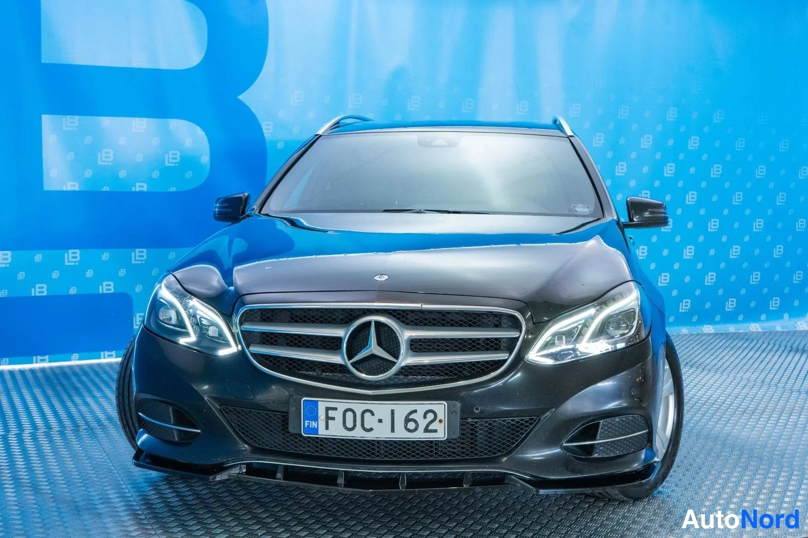 Black Mercedes-Benz E 200 BlueTEC 2016, front, photo 3