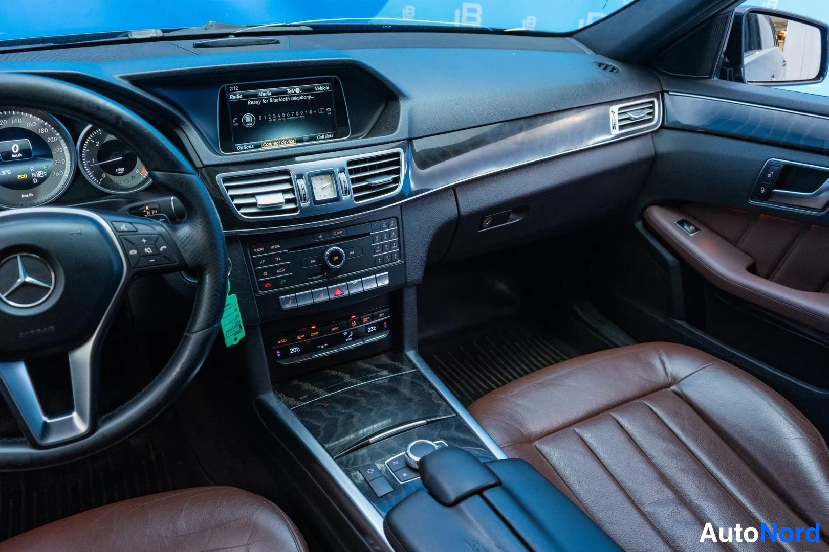 Black Mercedes-Benz E 200 BlueTEC 2016, cockpit, photo 10