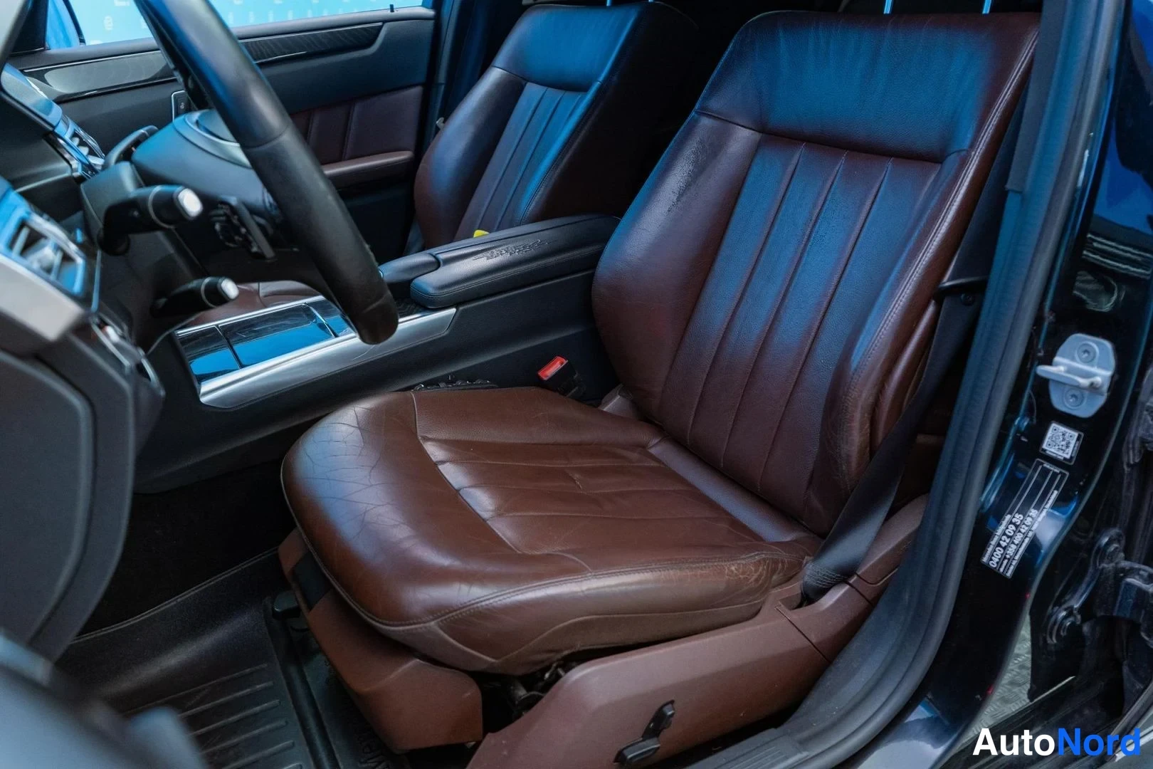 Black Mercedes-Benz E 200 BlueTEC 2016, front seats, photo 11