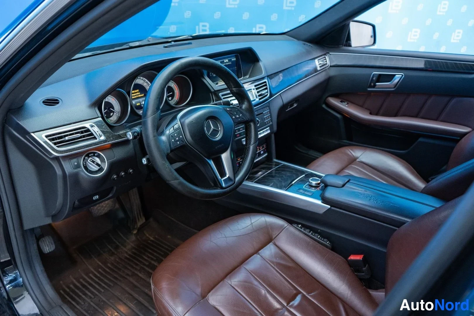 Black Mercedes-Benz E 200 BlueTEC 2016, cockpit, photo 7