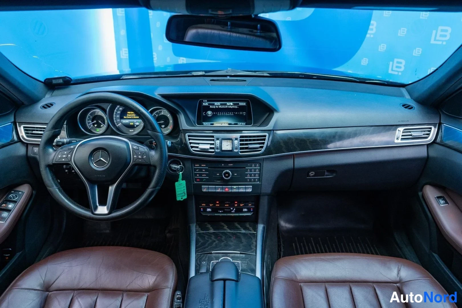 Black Mercedes-Benz E 200 BlueTEC 2016, cockpit, photo 8