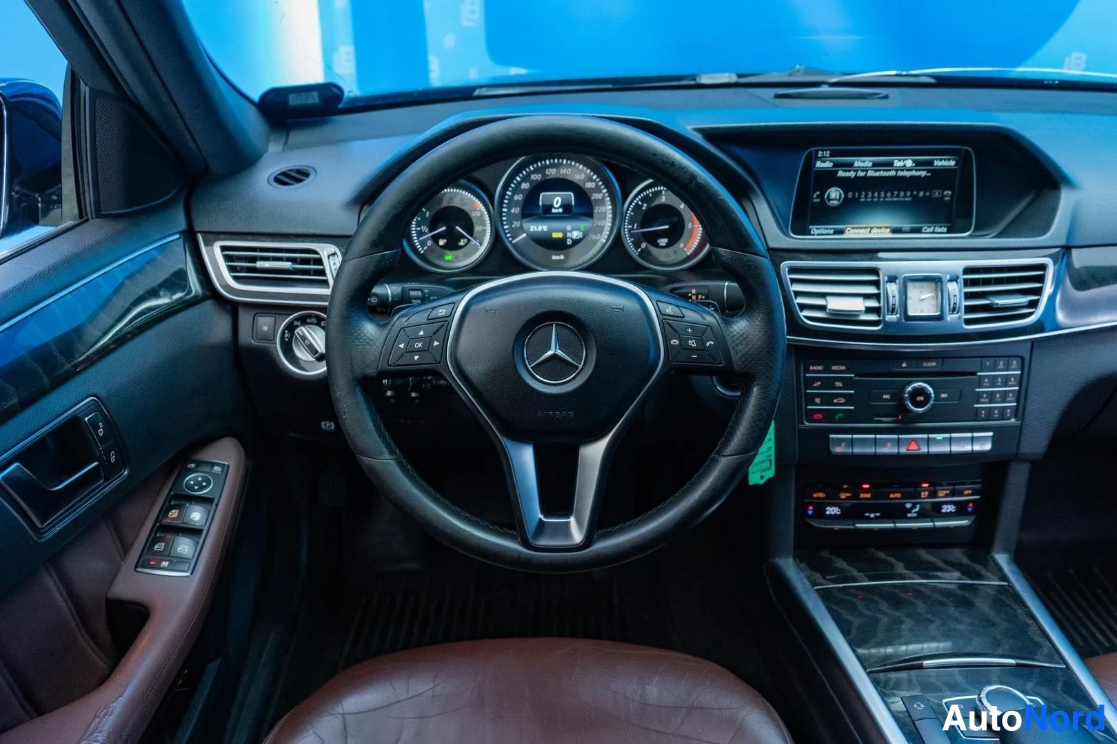 Black Mercedes-Benz E 200 BlueTEC 2016, cockpit, photo 9