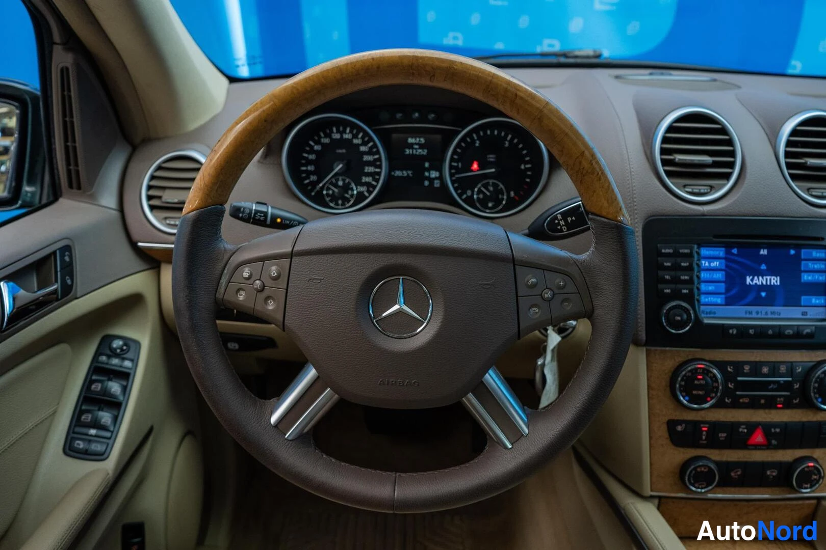 Green Mercedes-Benz GL 420 CDI 4MATIC 2008, cockpit, photo 9
