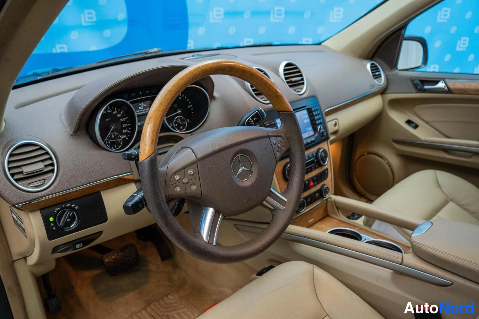 Green Mercedes-Benz GL 420 CDI 4MATIC 2008, cockpit, photo 7