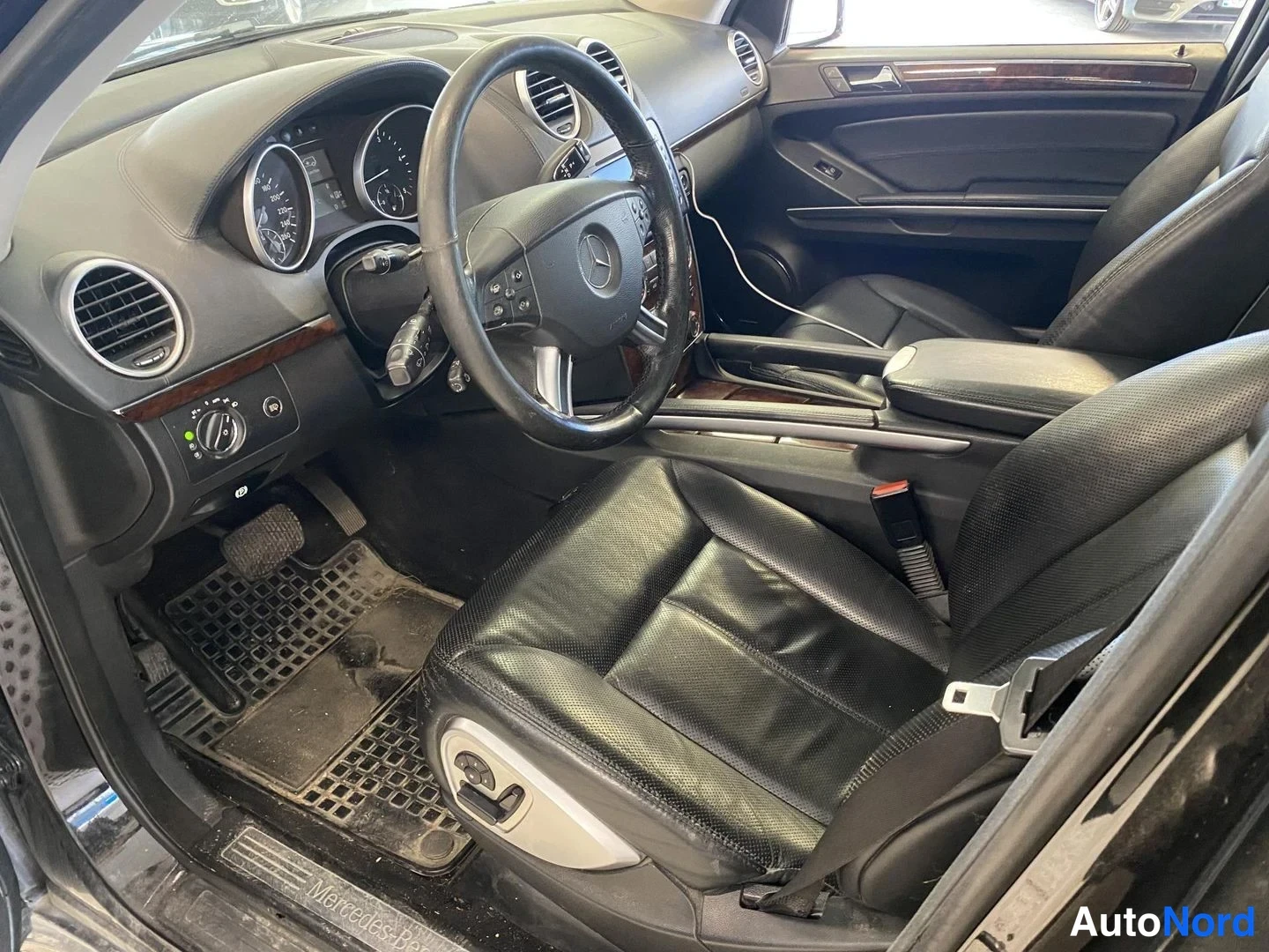 Black Mercedes-Benz GL 420 CDI 4MATIC 2007, cockpit, photo 3