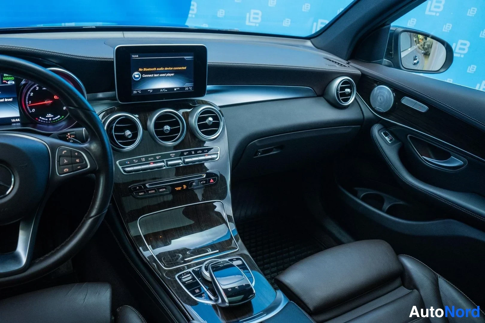 Brown Mercedes-Benz GLC 350 e 4MATIC 2017, cockpit, photo 9