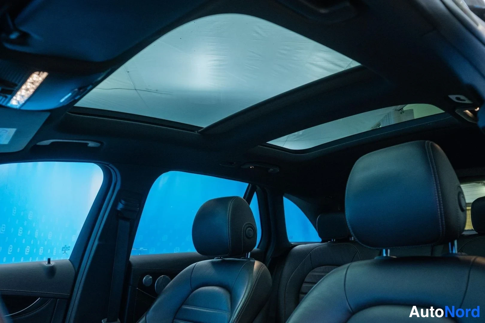 Brown Mercedes-Benz GLC 350 e 4MATIC 2017, cockpit, photo 11
