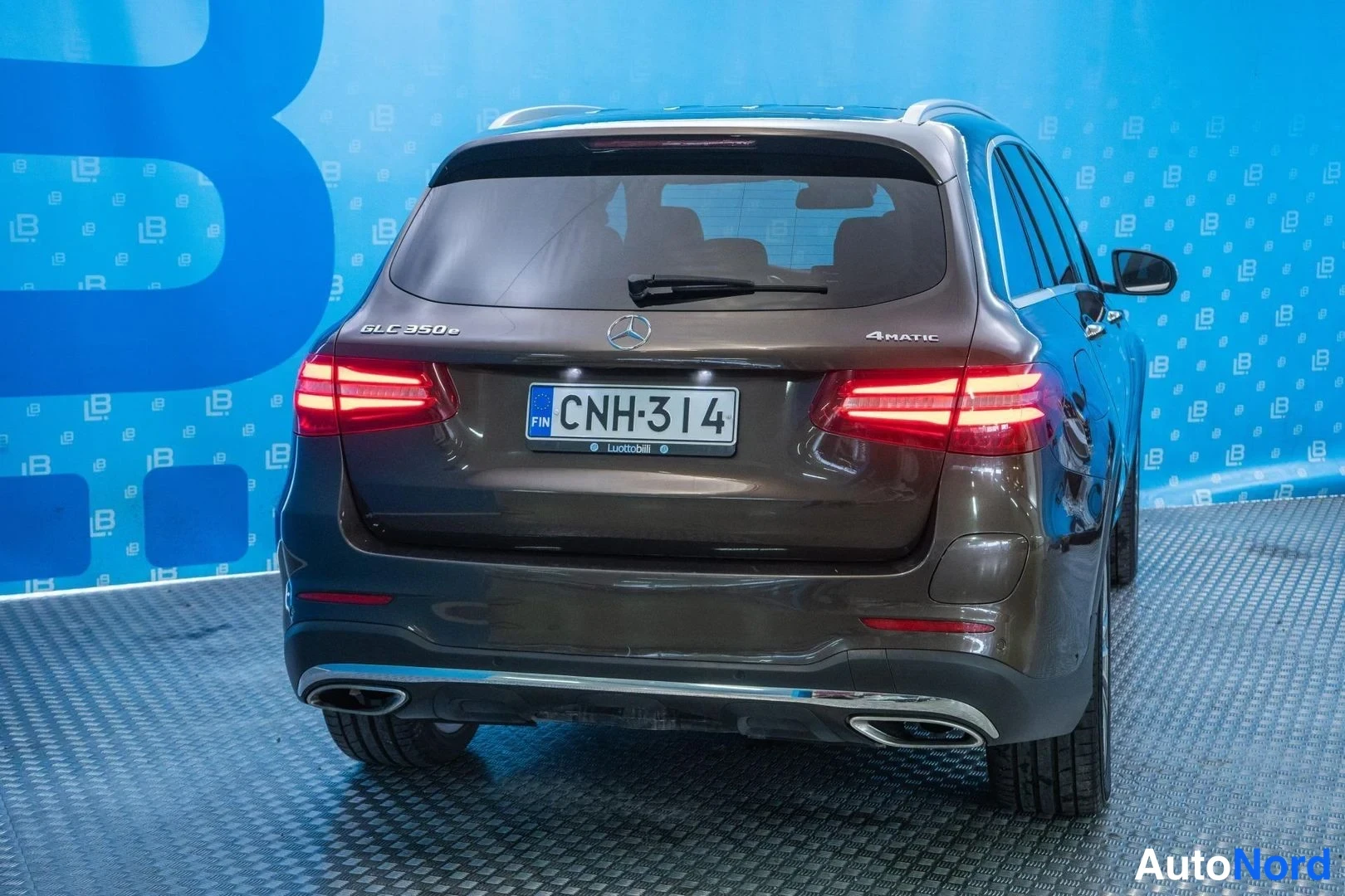 Brown Mercedes-Benz GLC 350 e 4MATIC 2017, rear three-quarter, photo 4