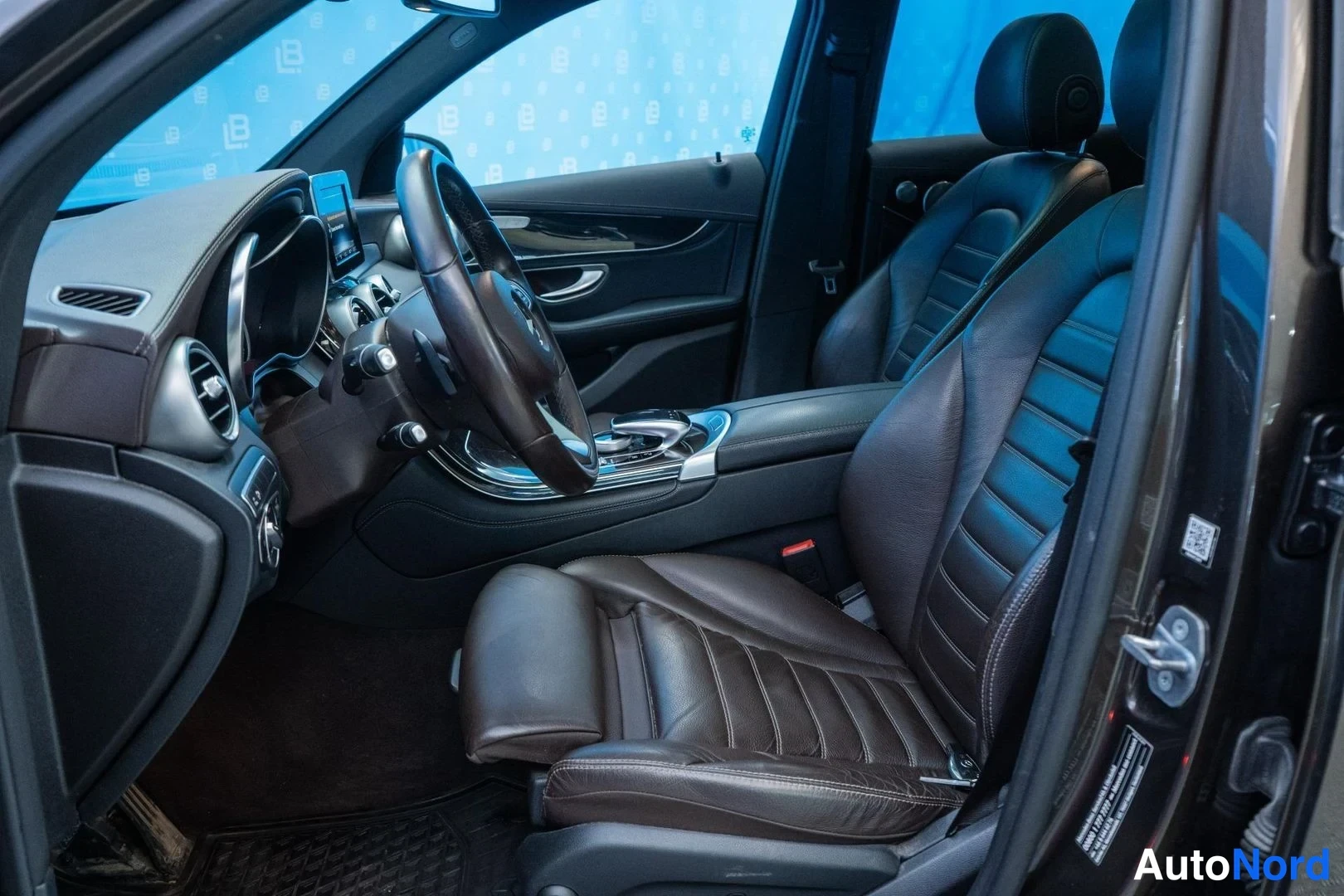 Brown Mercedes-Benz GLC 350 e 4MATIC 2017, front seats, photo 12