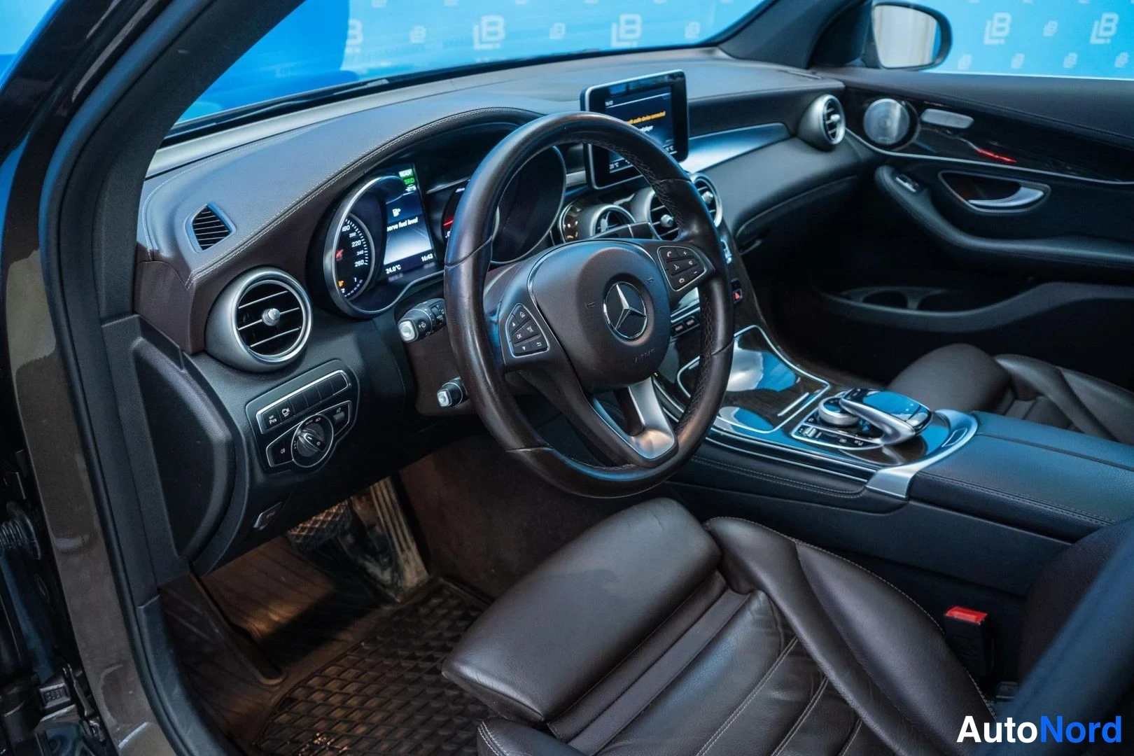 Brown Mercedes-Benz GLC 350 e 4MATIC 2017, cockpit, photo 7