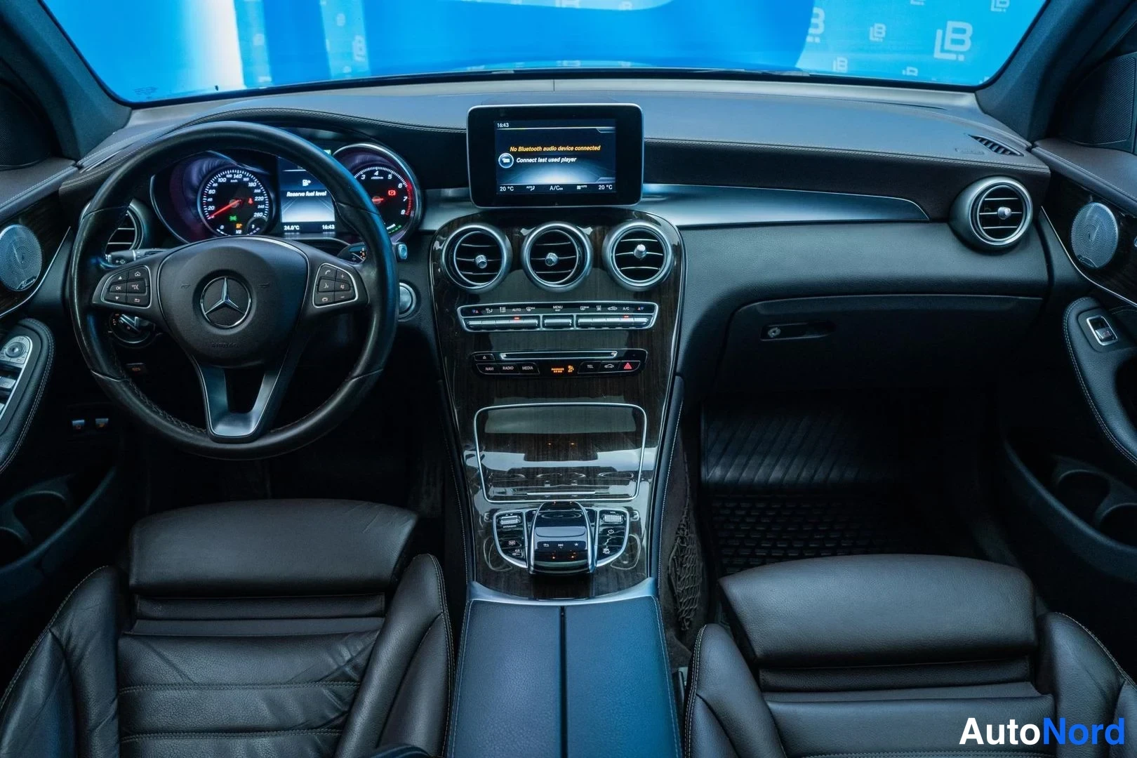 Brown Mercedes-Benz GLC 350 e 4MATIC 2017, cockpit, photo 10