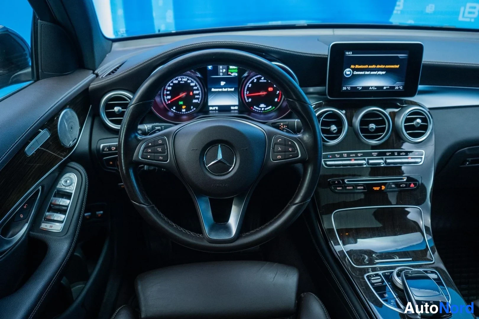 Brown Mercedes-Benz GLC 350 e 4MATIC 2017, cockpit, photo 8