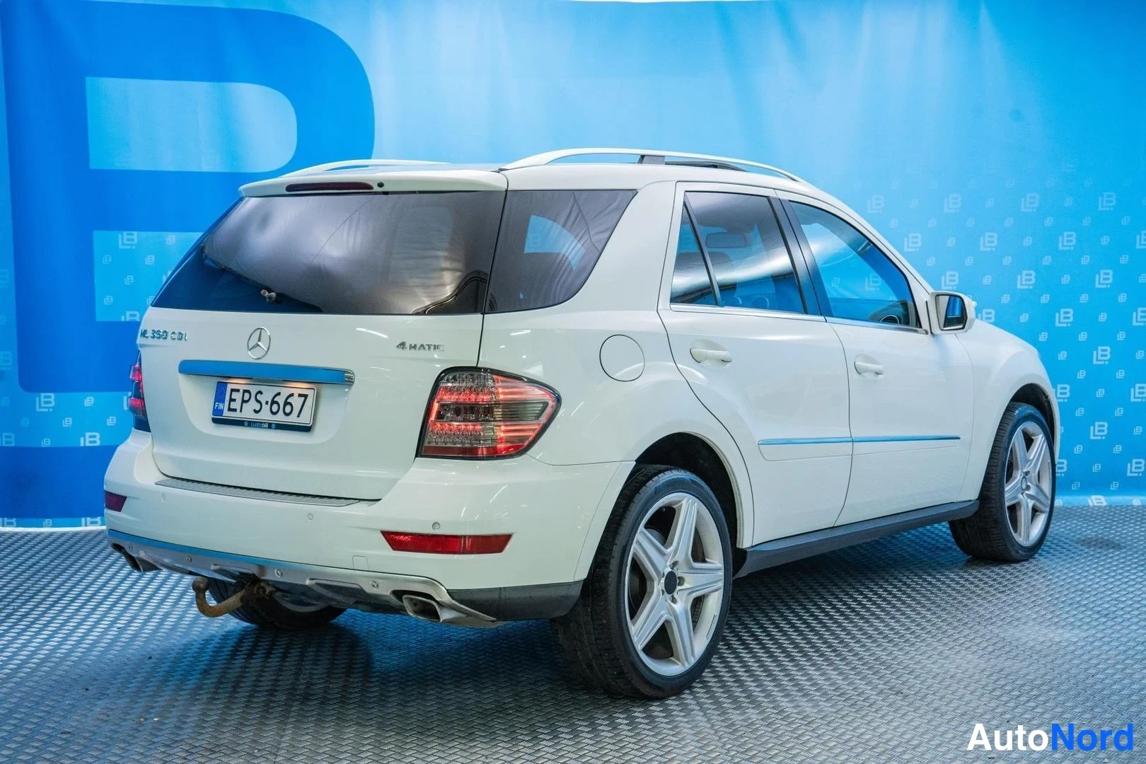 White Mercedes-Benz ML 350 CDI 4MATIC 2010, rear three-quarter, photo 6