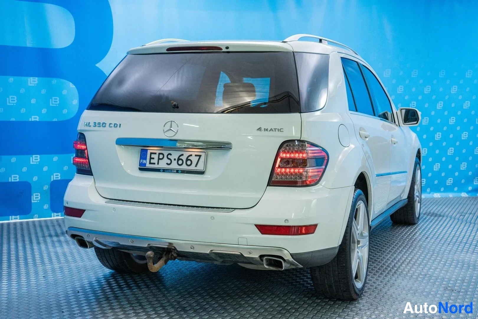 White Mercedes-Benz ML 350 CDI 4MATIC 2010, rear three-quarter, photo 4