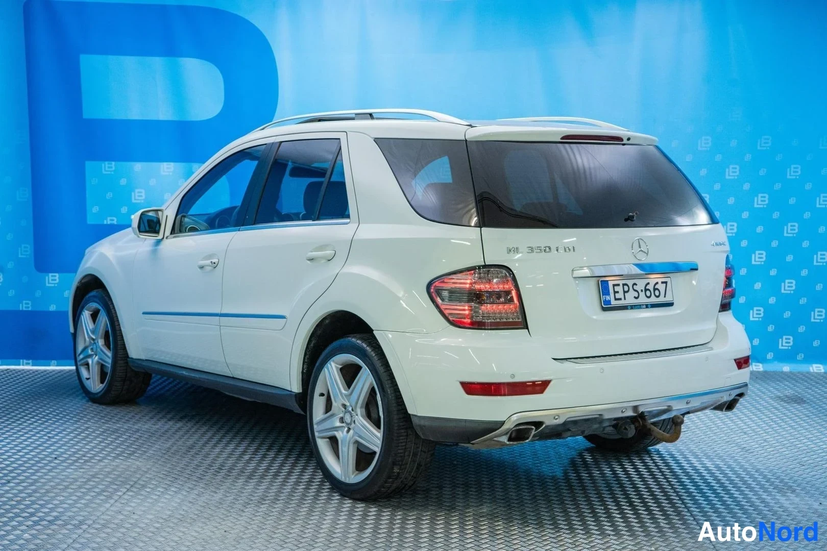 White Mercedes-Benz ML 350 CDI 4MATIC 2010, rear three-quarter, photo 5