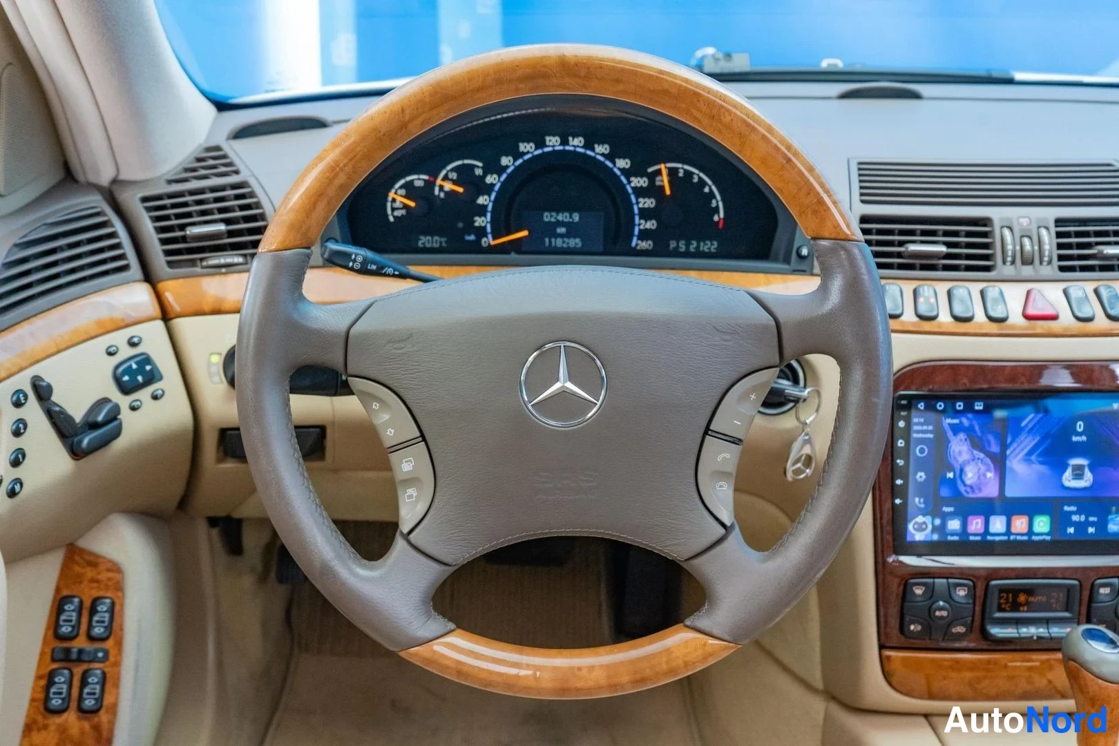 White Mercedes-Benz S 280 2004, cockpit, photo 10