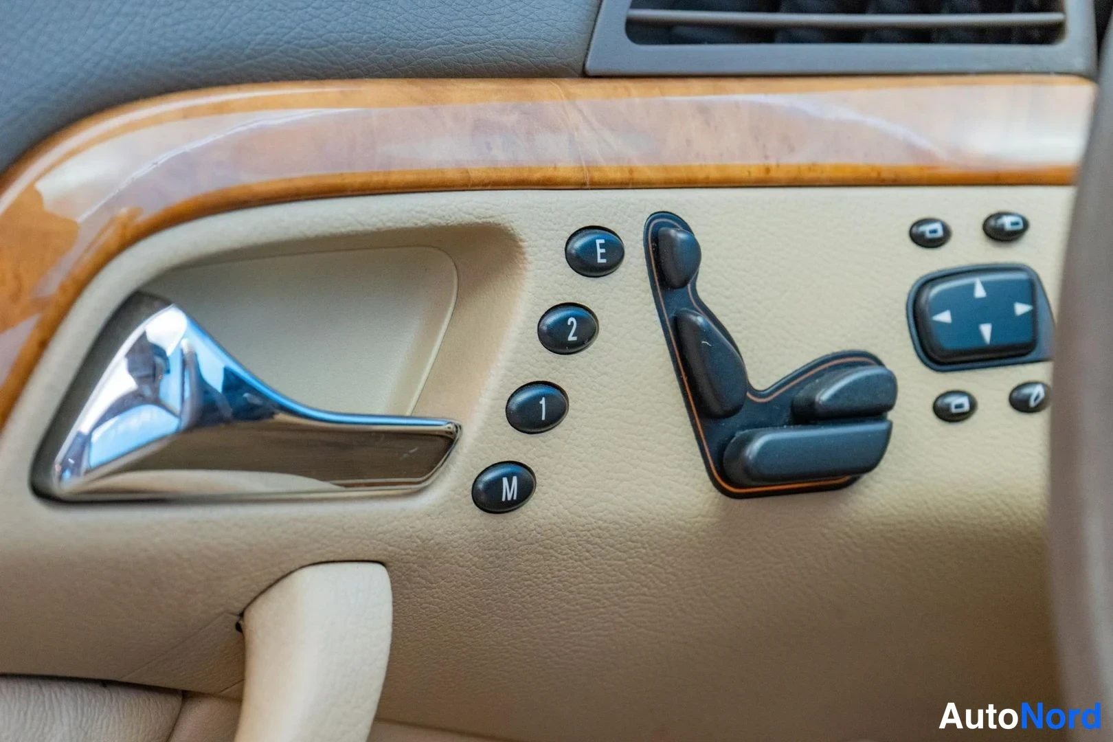 White Mercedes-Benz S 280 2004, detail, photo 19