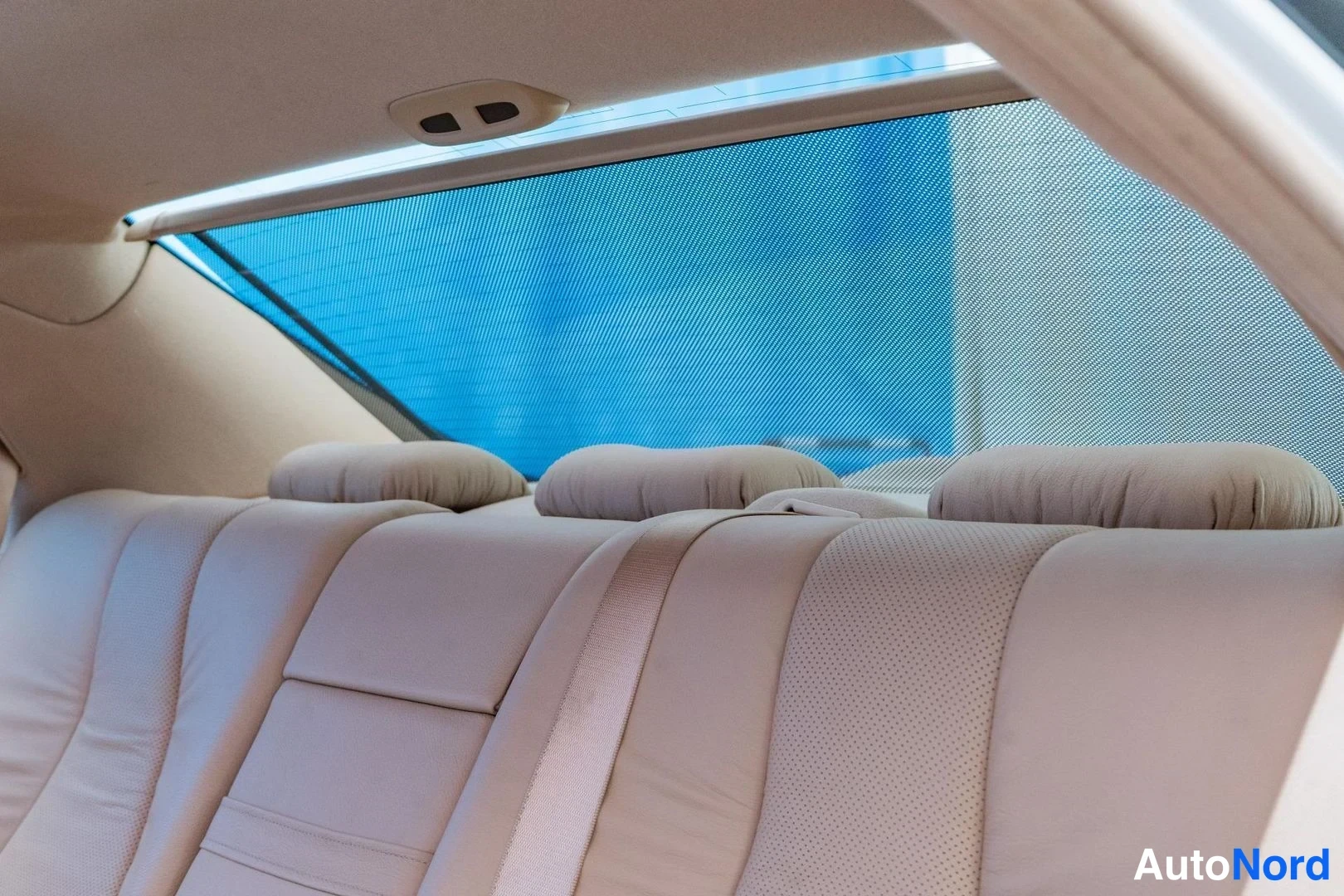 White Mercedes-Benz S 280 2004, rear seats, photo 14
