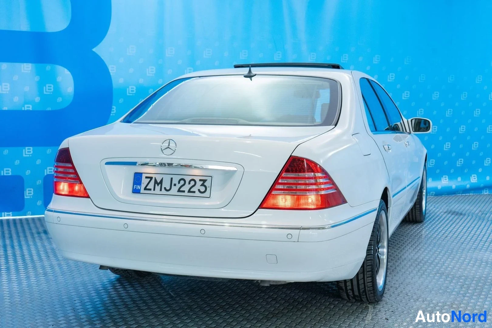 White Mercedes-Benz S 280 2004, rear three-quarter, photo 4