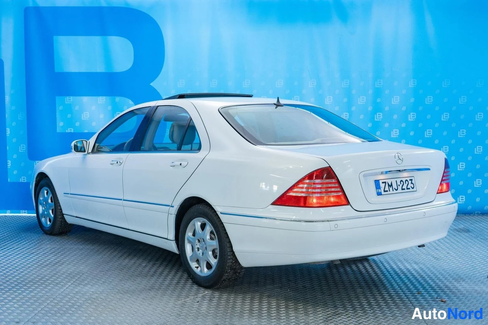 White Mercedes-Benz S 280 2004, rear three-quarter, photo 6