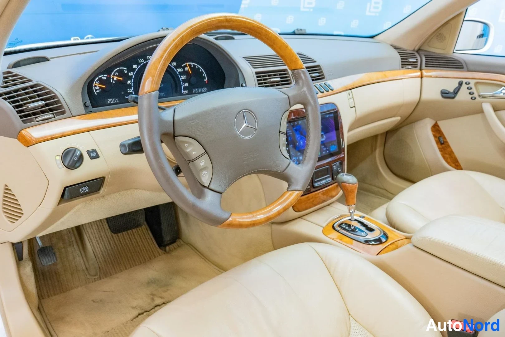 White Mercedes-Benz S 280 2004, cockpit, photo 9