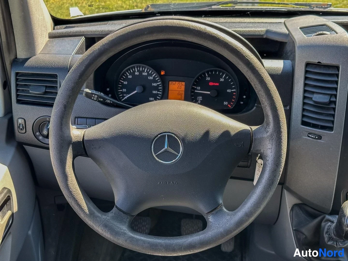White Mercedes-Benz Sprinter 316 CDI 2010, detail, photo 12