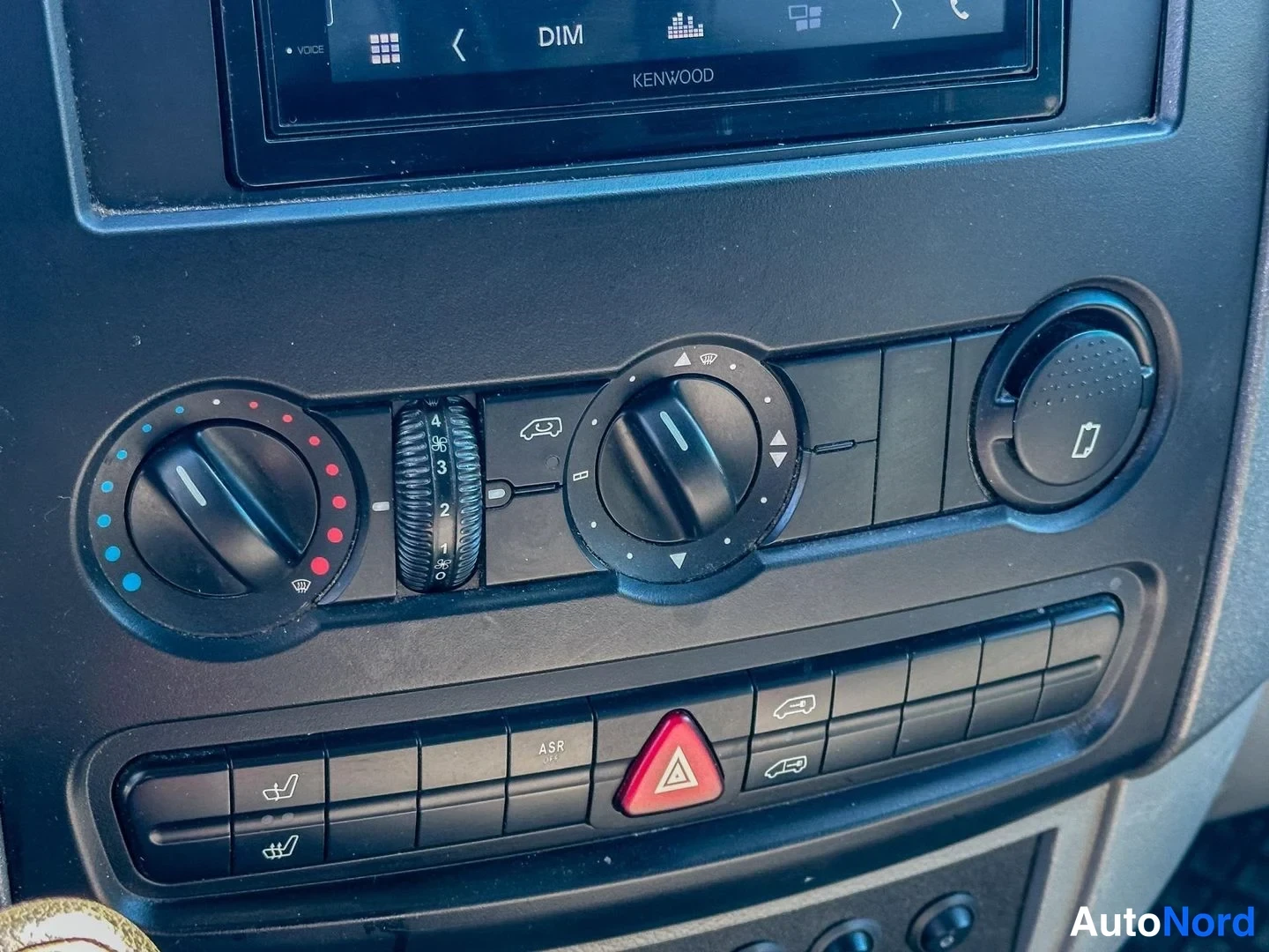White Mercedes-Benz Sprinter 316 CDI 2010, detail, photo 15
