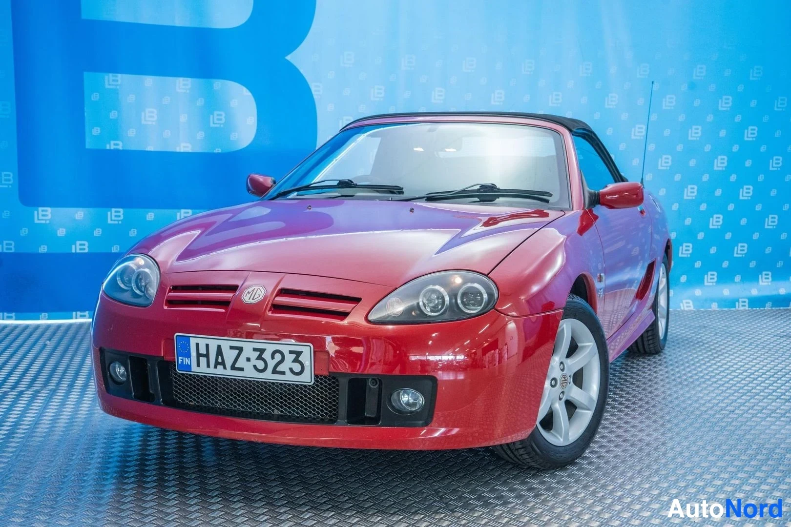 Red MG TF 2003, front three-quarter, nose to the left, photo 3