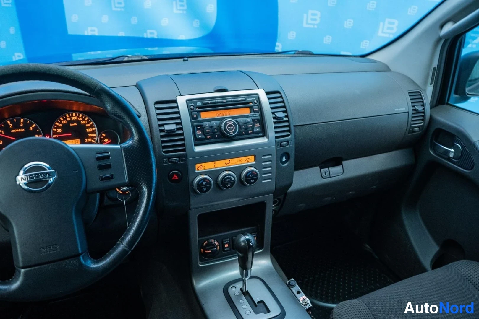 Black Nissan Pathfinder 2007, cockpit, photo 10