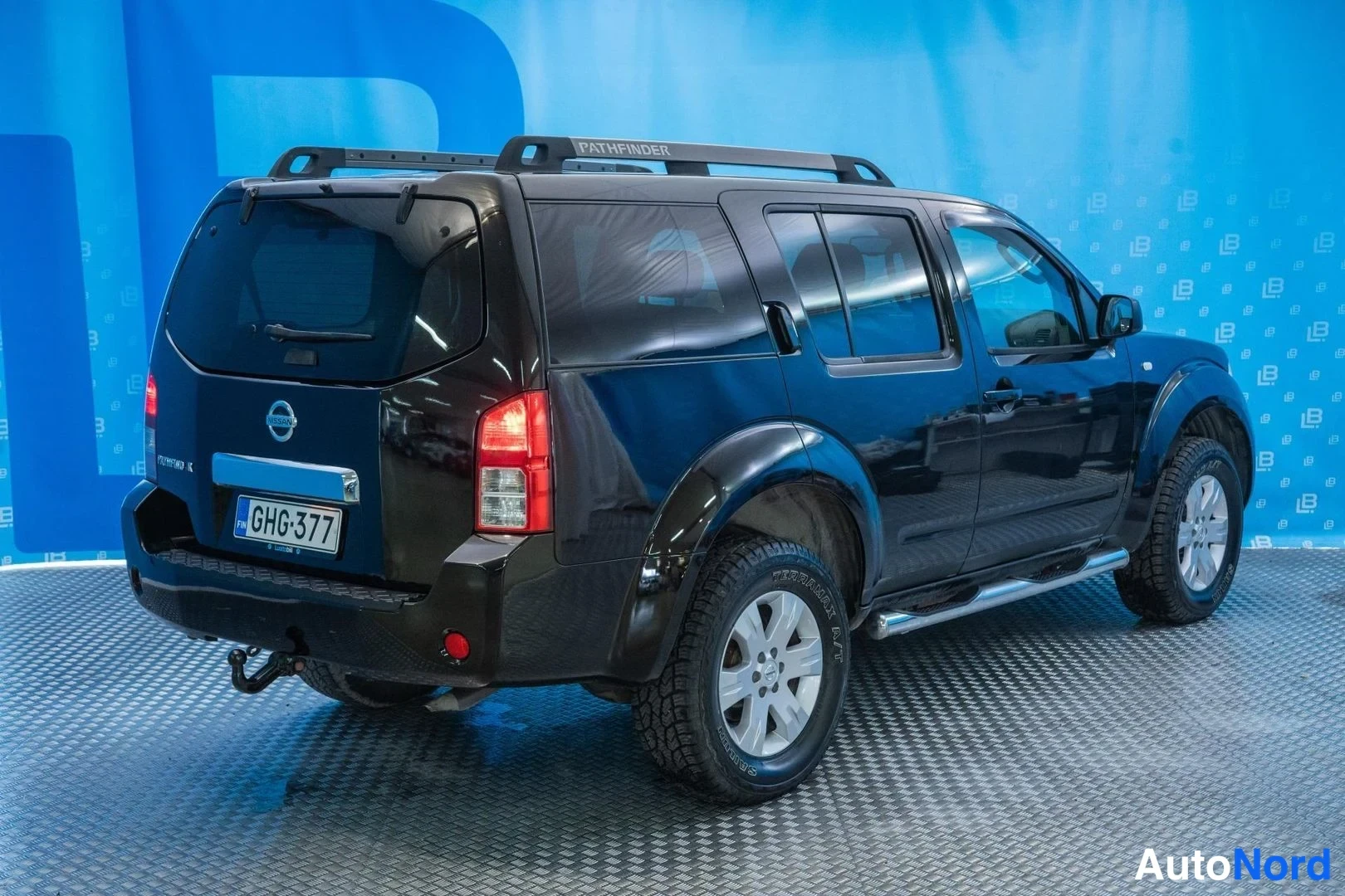Black Nissan Pathfinder 2007, rear three-quarter, photo 5
