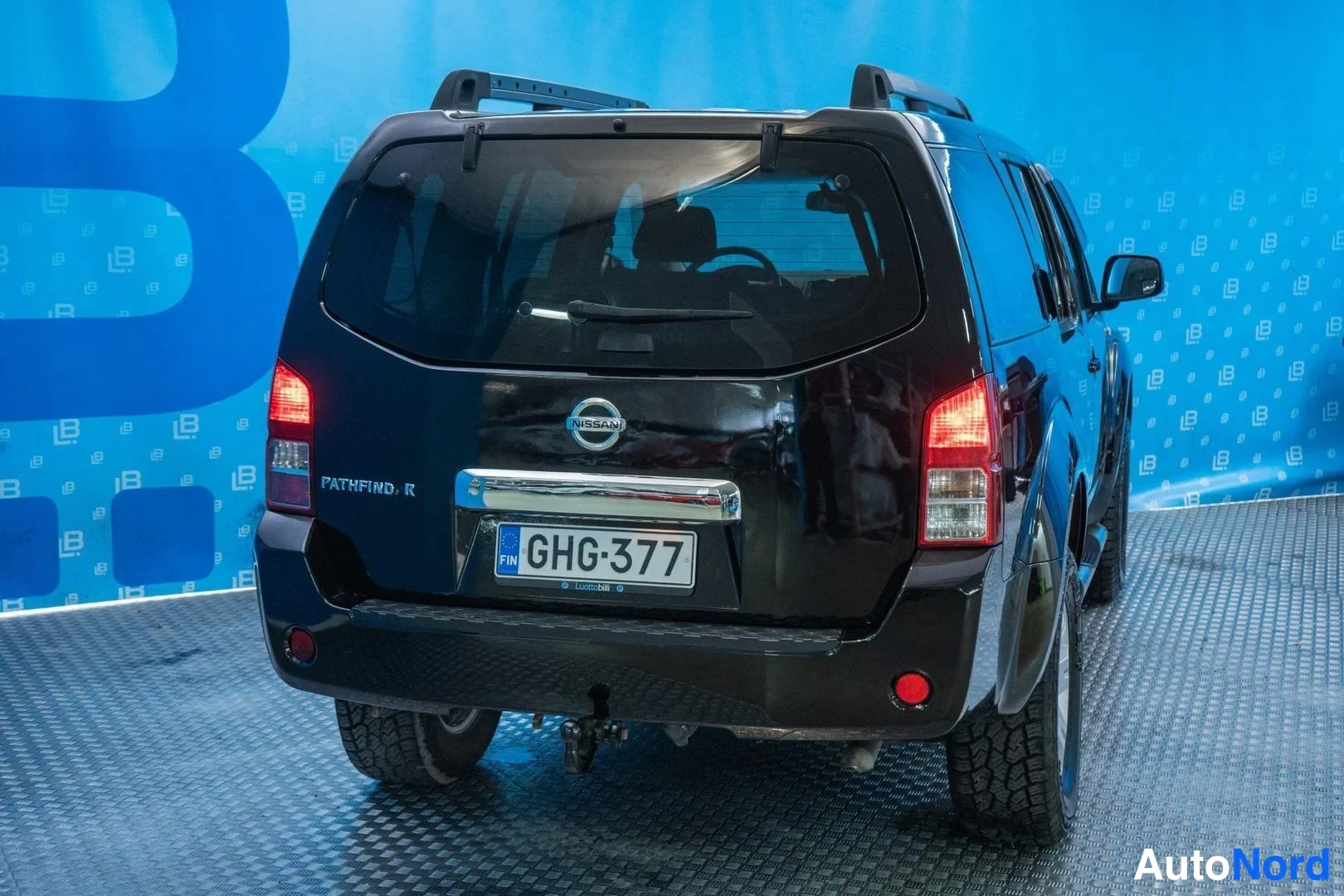 Black Nissan Pathfinder 2007, rear, photo 6