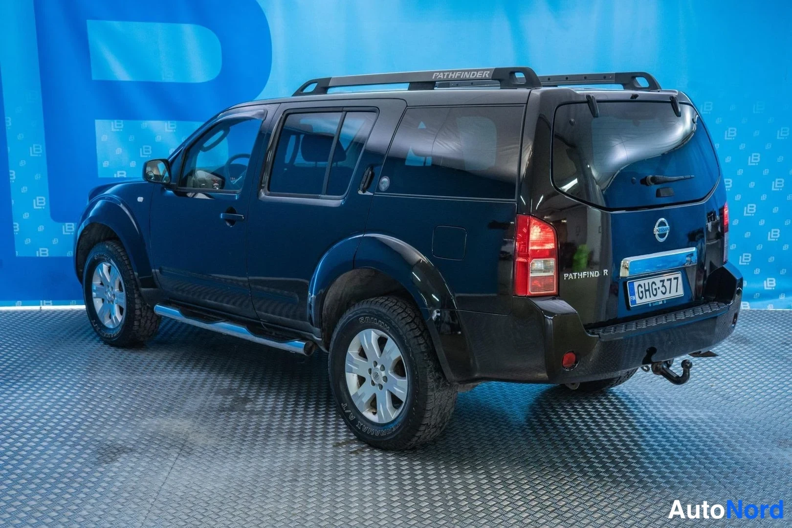 Black Nissan Pathfinder 2007, rear three-quarter, photo 4