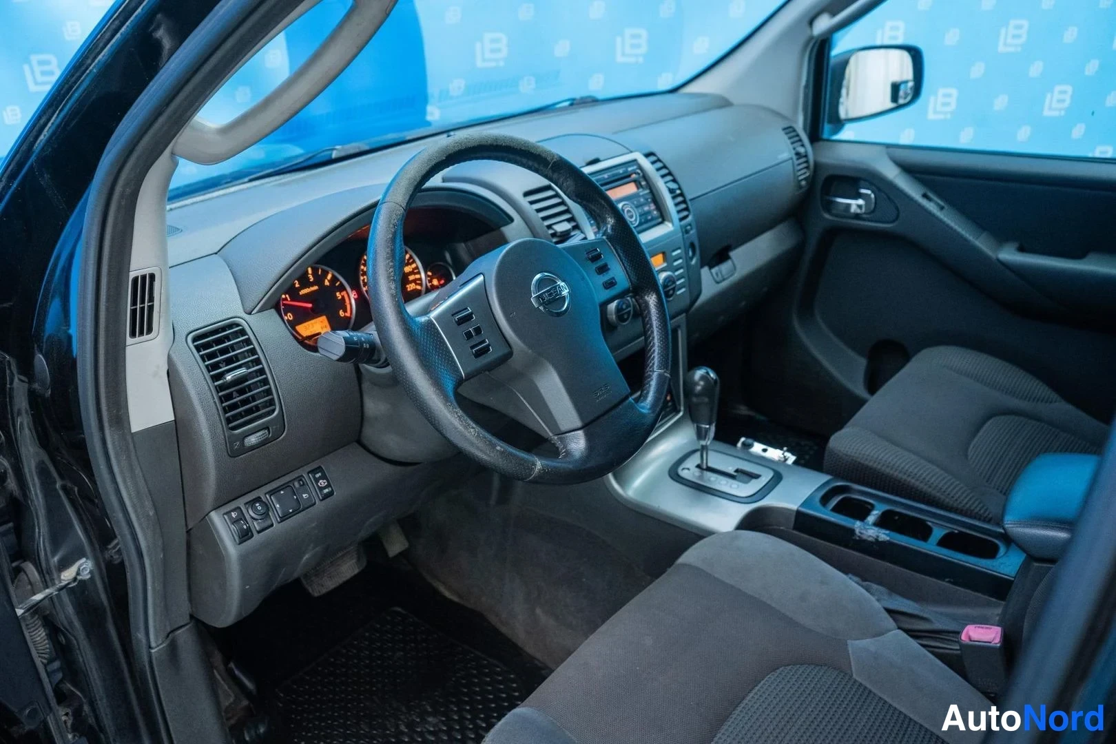 Black Nissan Pathfinder 2007, cockpit, photo 7