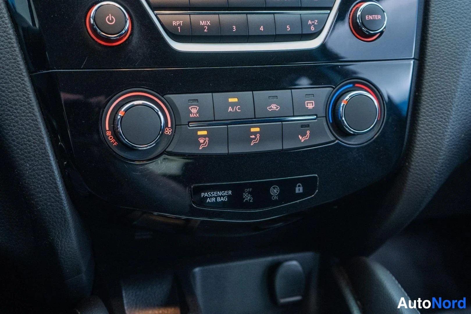 Beige Nissan Qashqai 2016, detail, photo 16