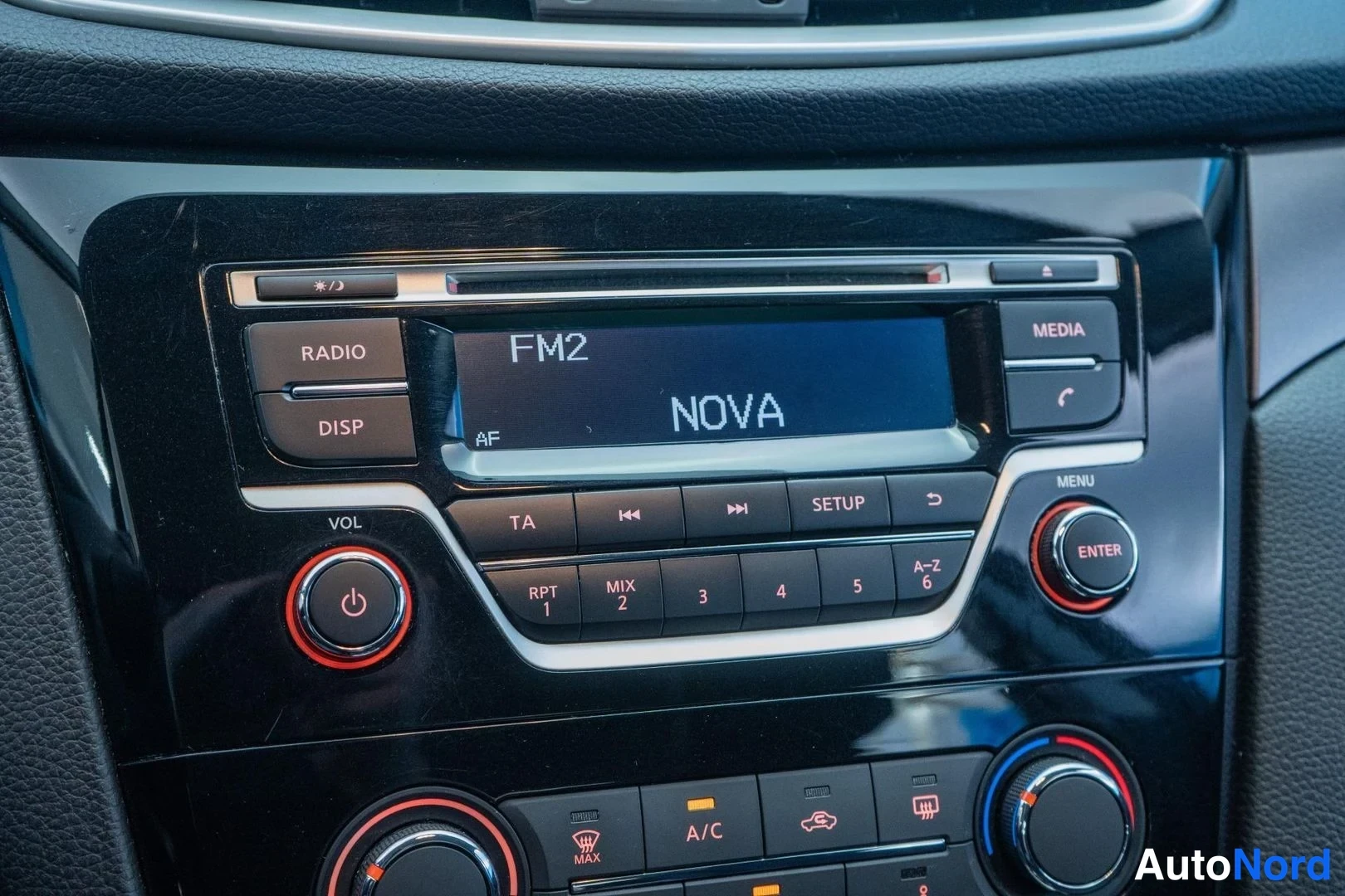 Beige Nissan Qashqai 2016, detail, photo 17