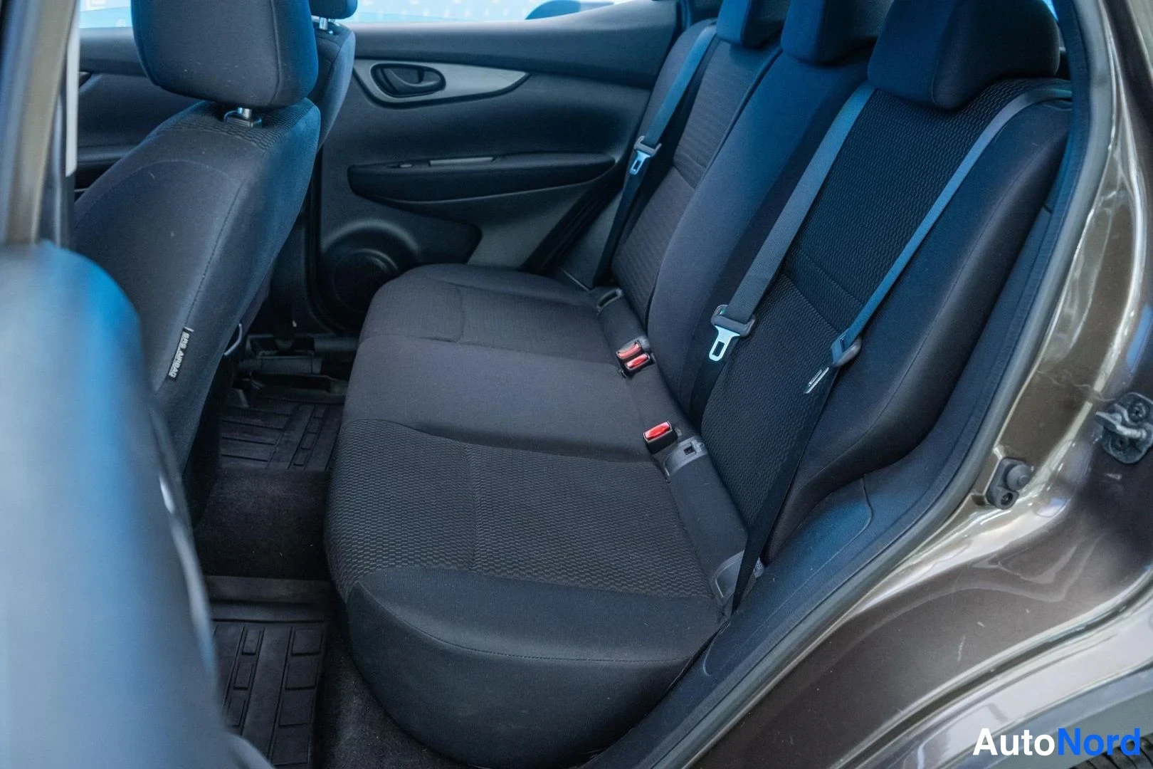 Beige Nissan Qashqai 2016, rear seats, photo 12